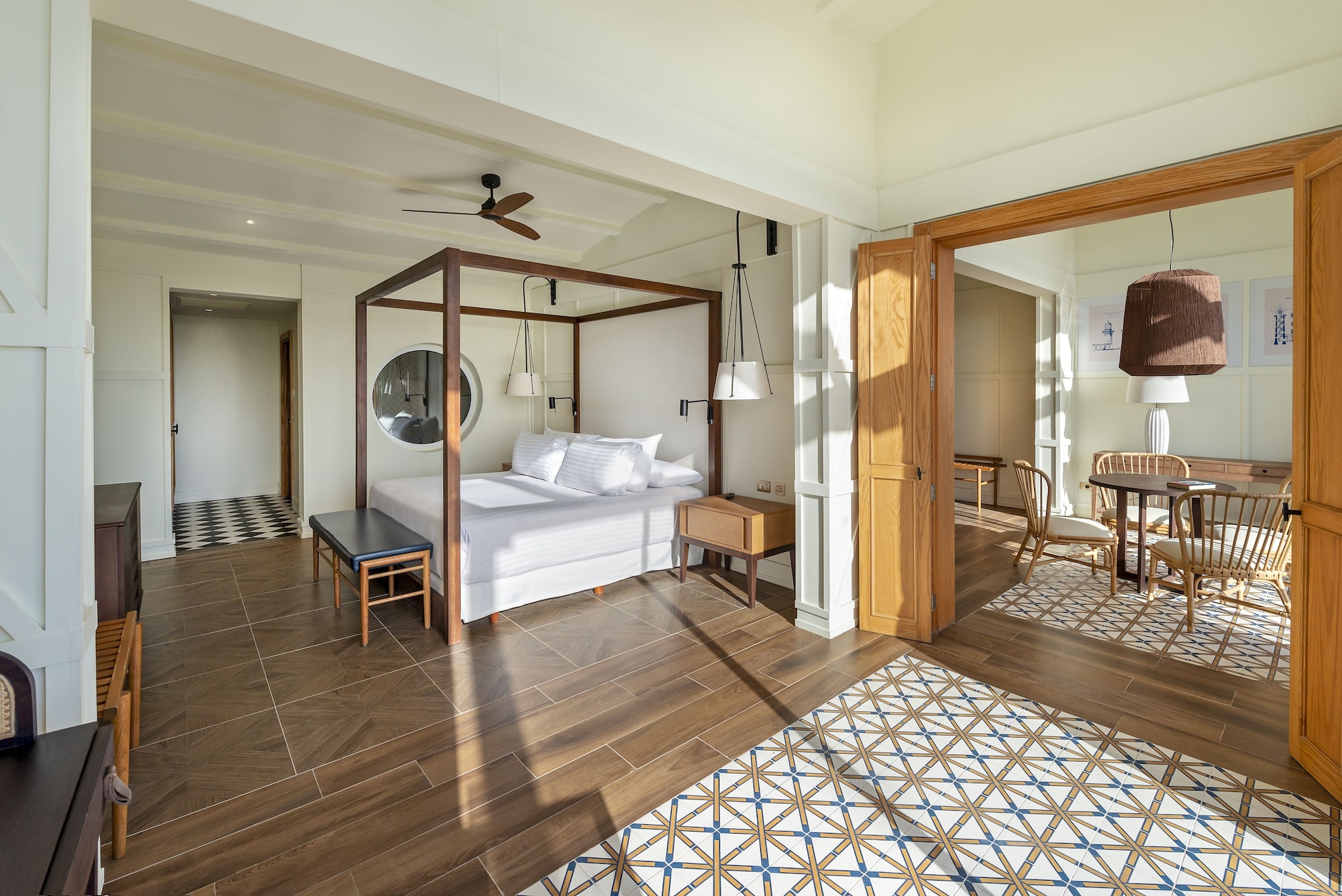 Royal, Master, Privilege, Suite, King Bed, Ocean Front, Sofa