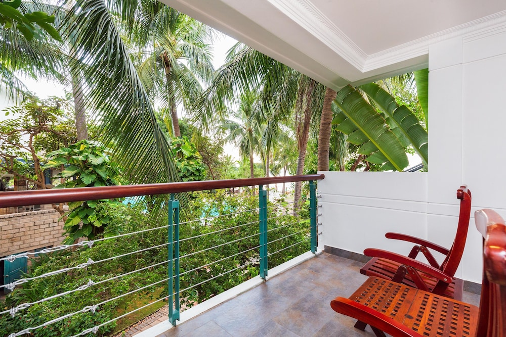 Hoang Ngoc Beach Resort 68/87