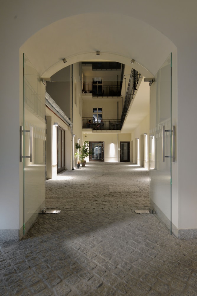 Stradonia Serviced Apartments 7/76