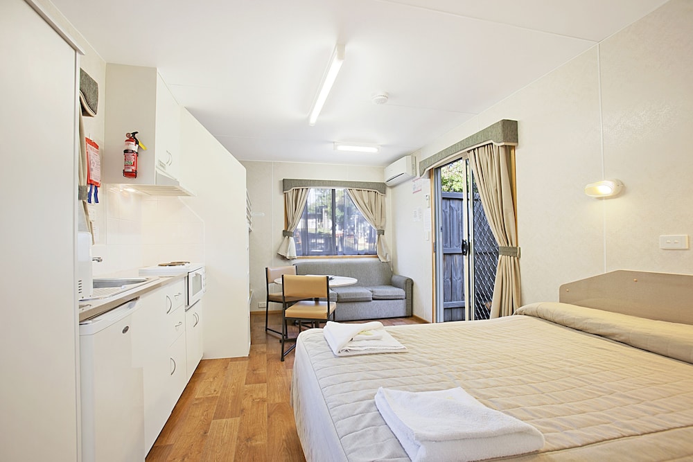 Kanasta Caravan Park 5/50