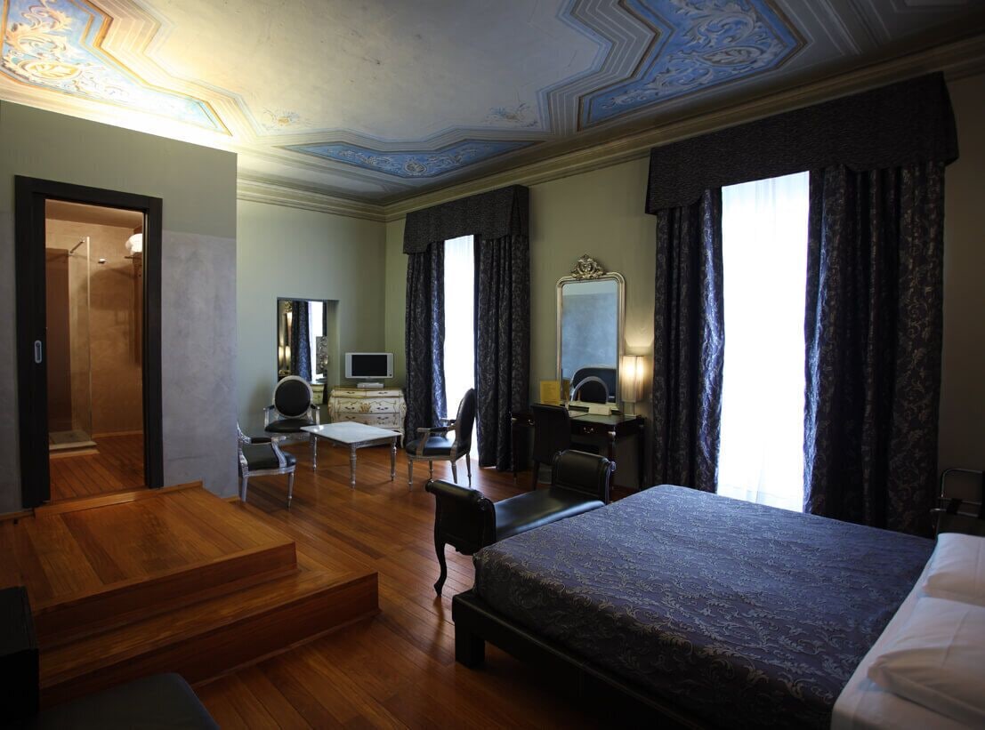 جناح جونيور بسرير كوين، Borghese Palace Art Hotel 2/3