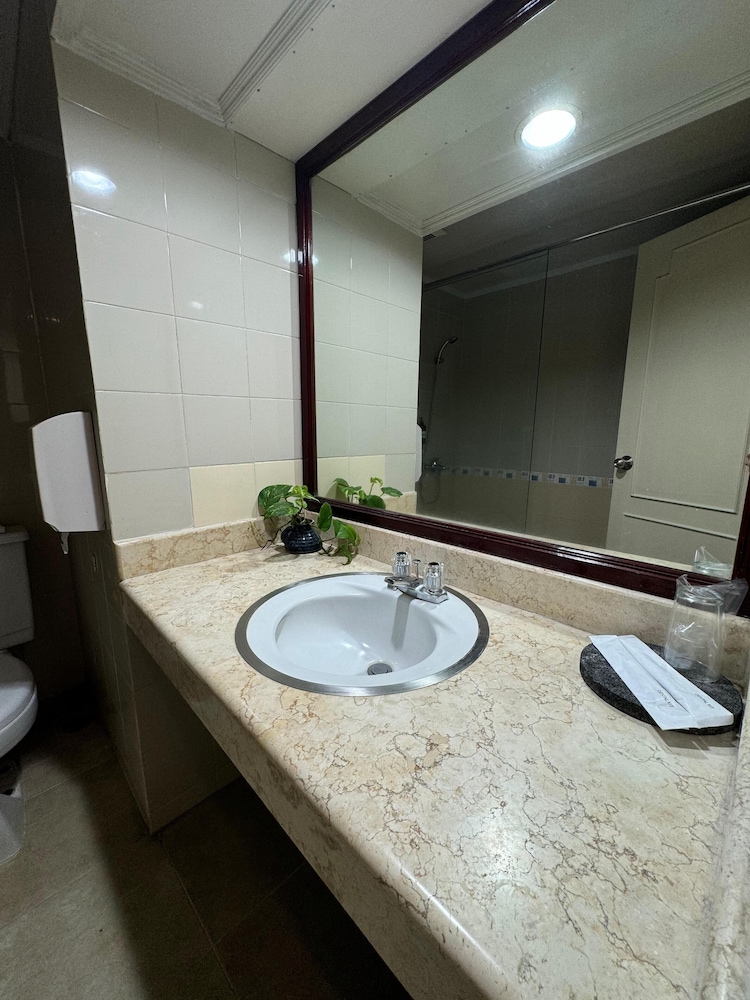 Queen Garden Hotel 13/14