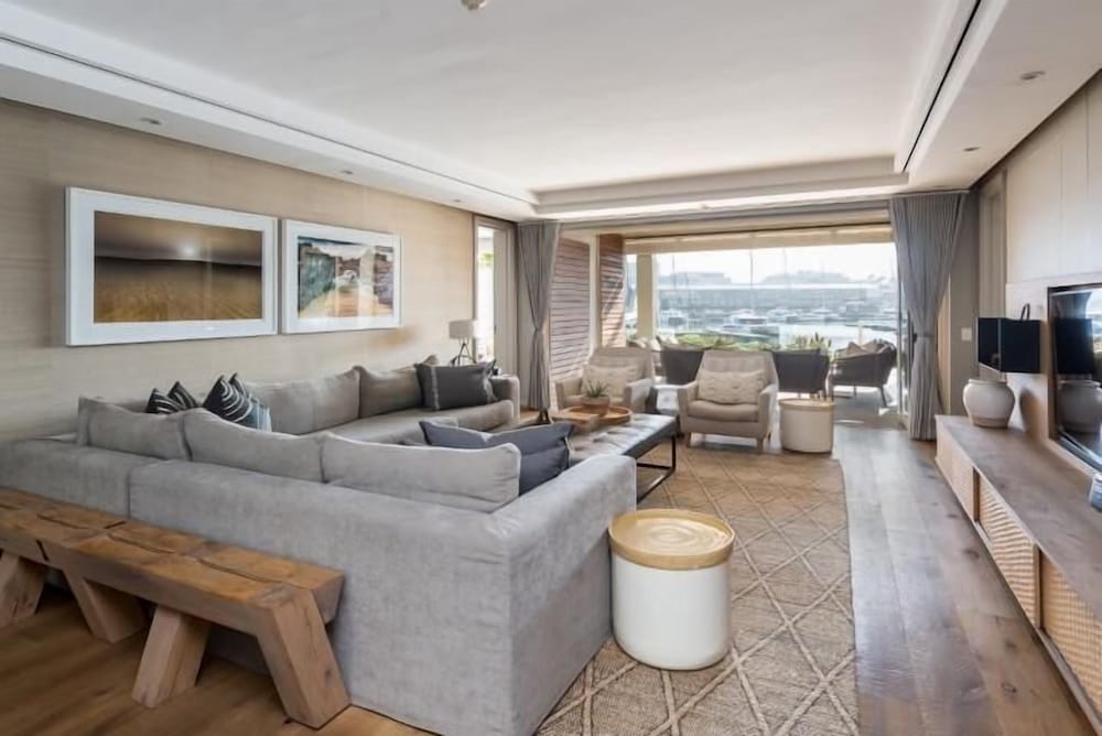 Mountain Marina Luxury Apartments 32/50