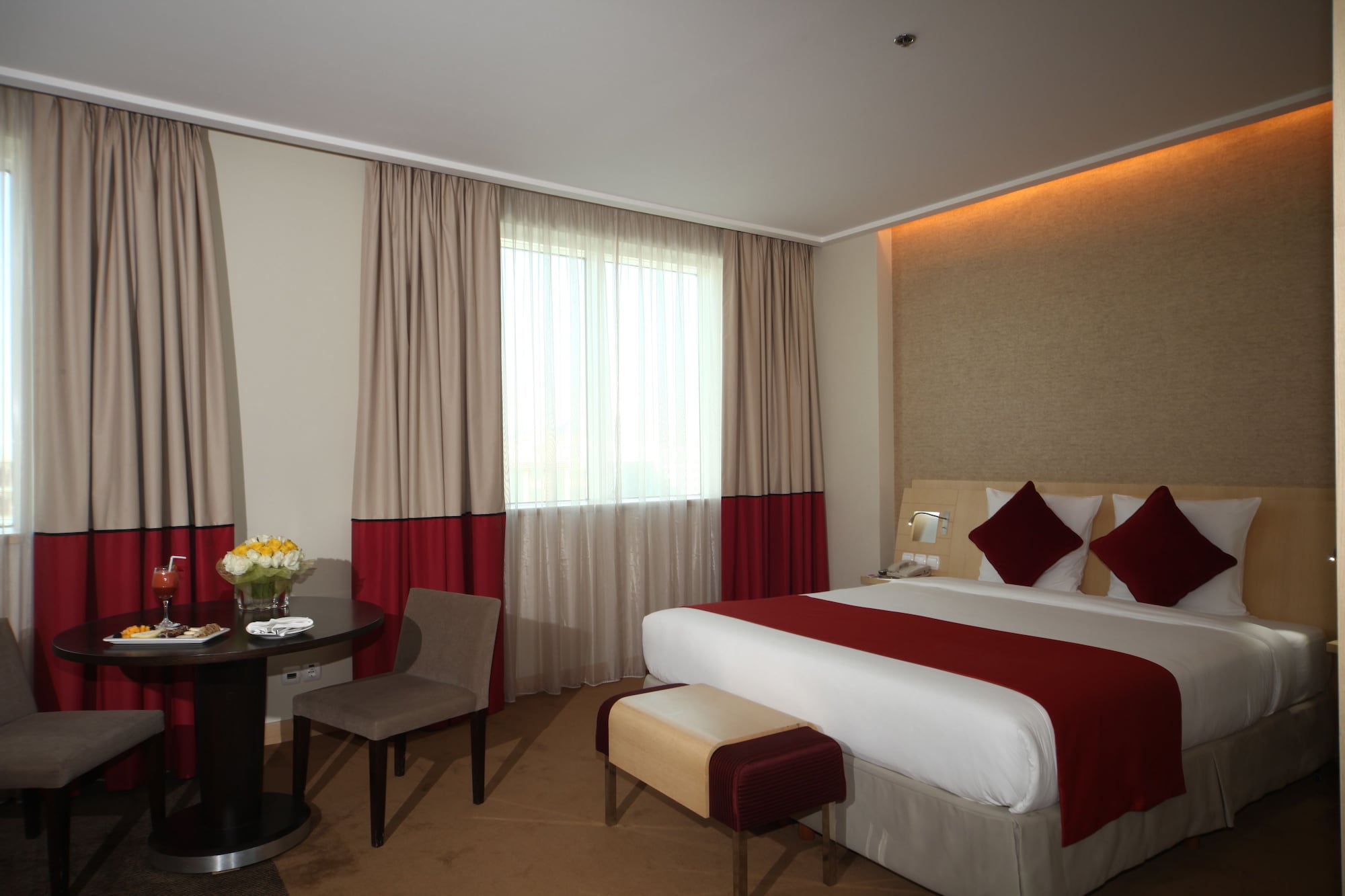 JUNIOR SUITE, QUEEN BED