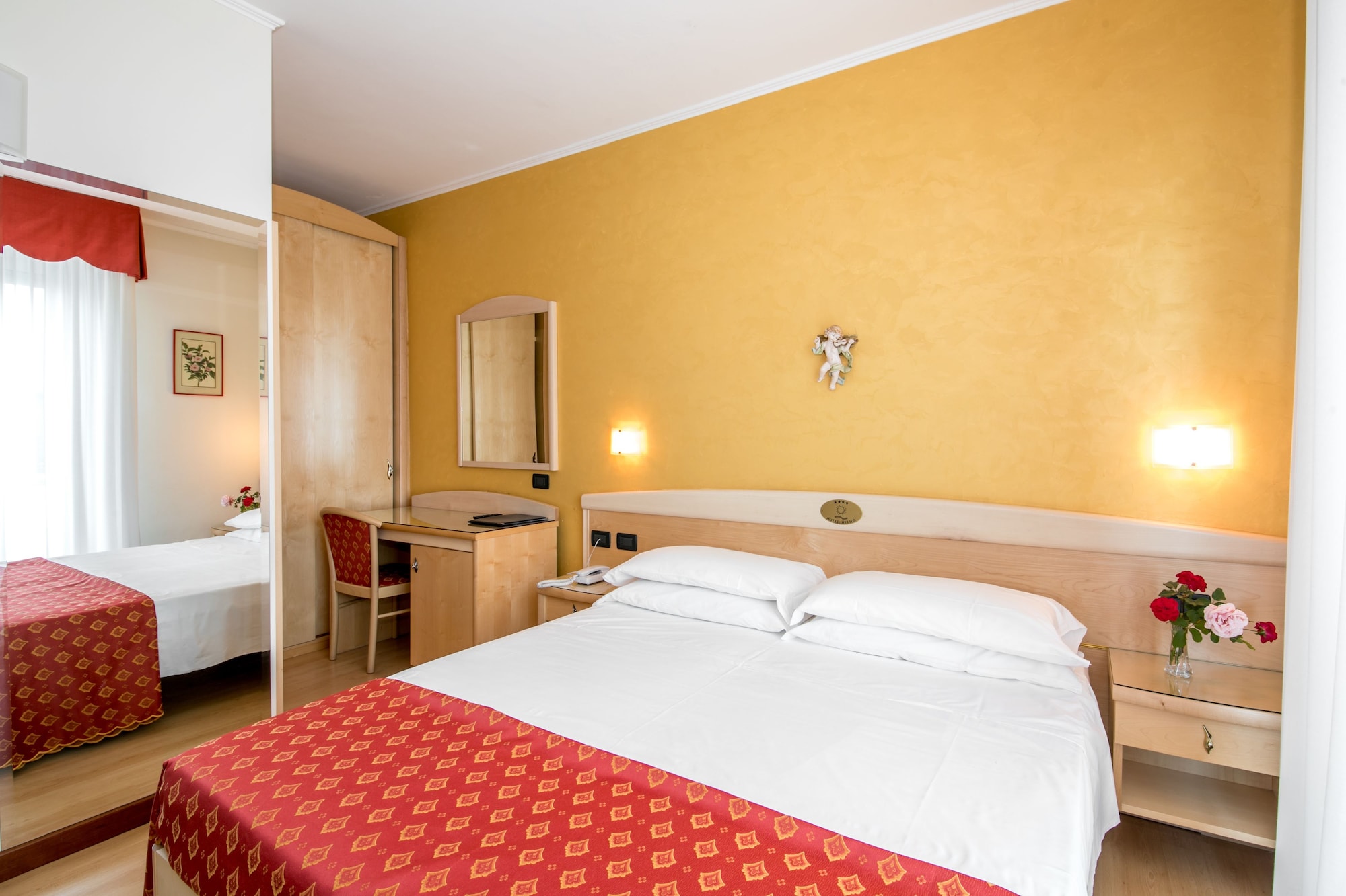 COMFORT, DOUBLE OR TWIN BED, PARTIAL SEA VIEW