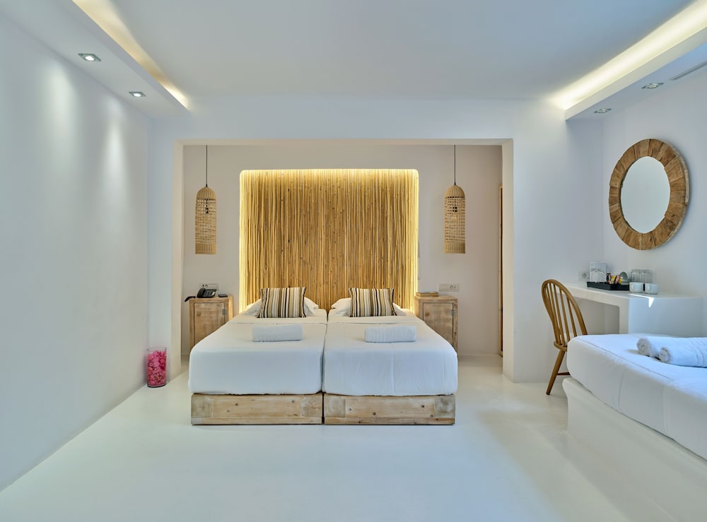 Zefi Hotel & Suites 15/75