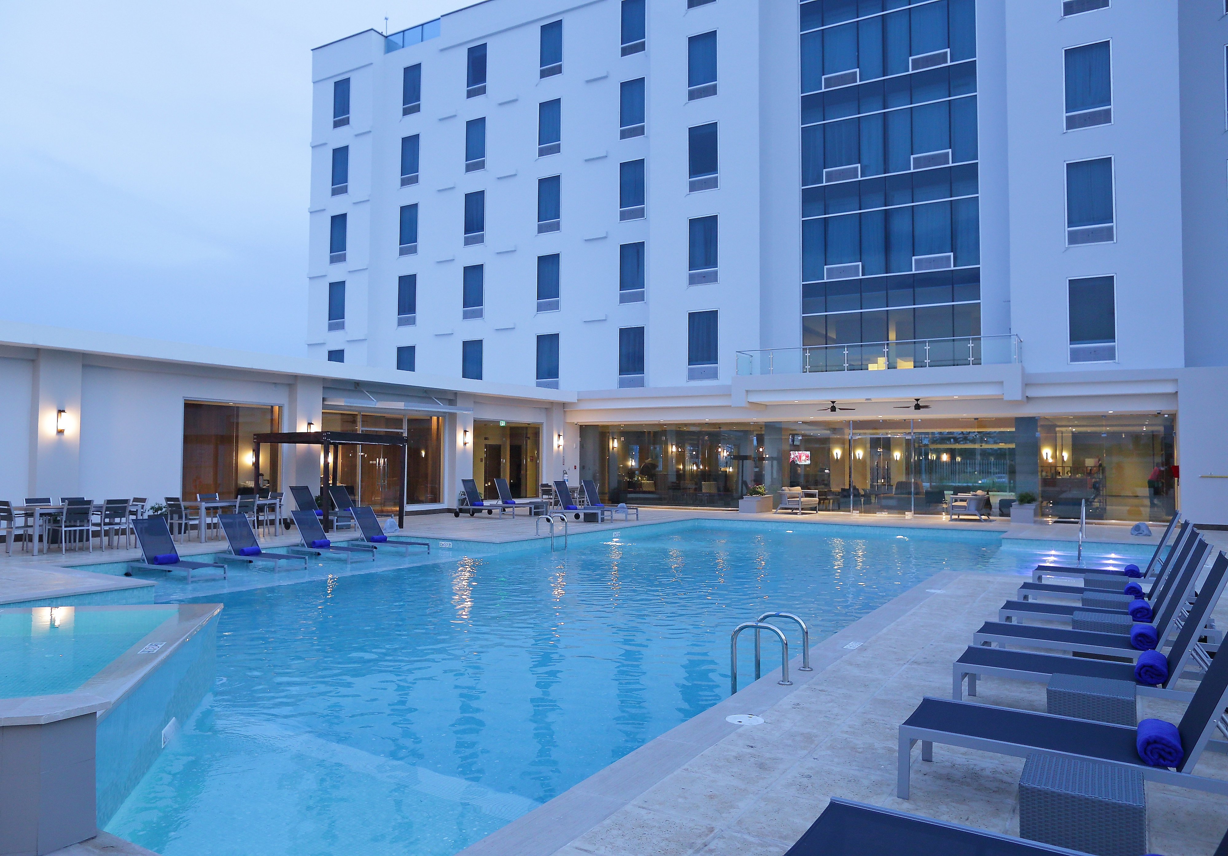 Crowne Plaza Airport Panama 8/79