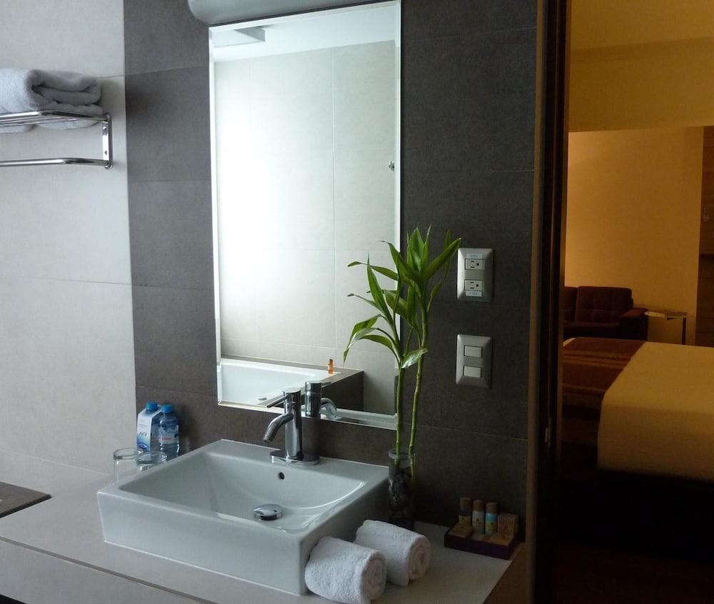 AKU HOTELS 26/69