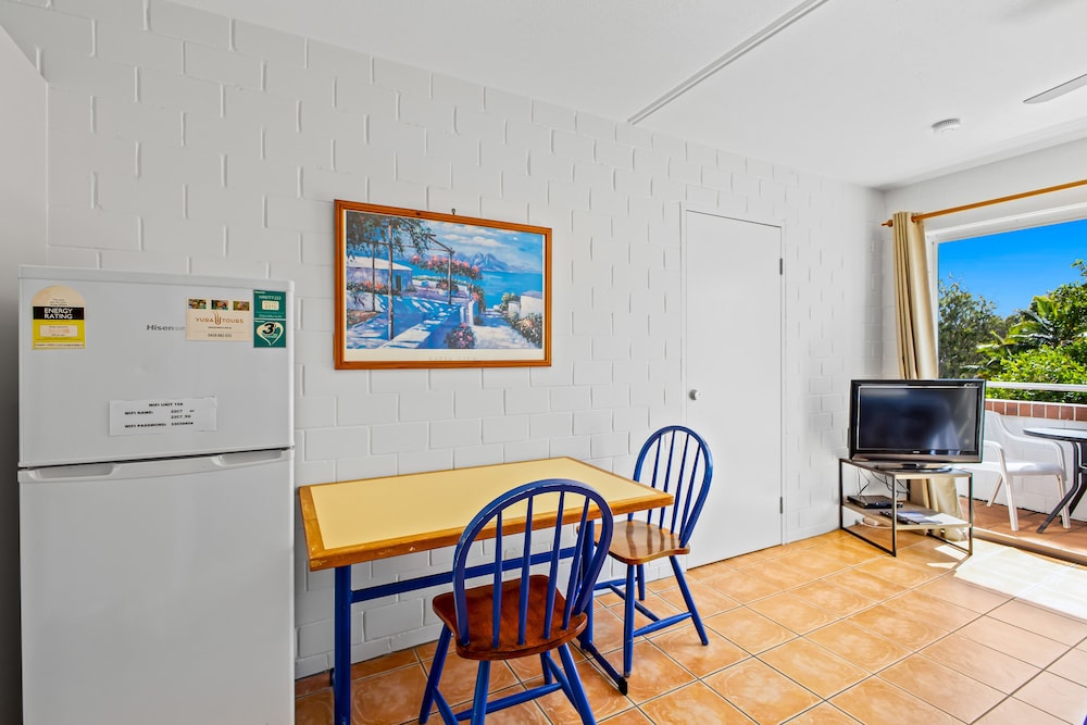 THE ISLANDER HOLIDAY RESORT 25/50