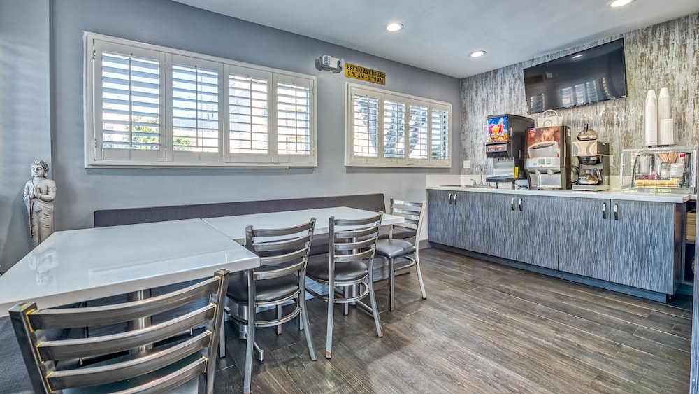 Hollywood City Inn 10/60