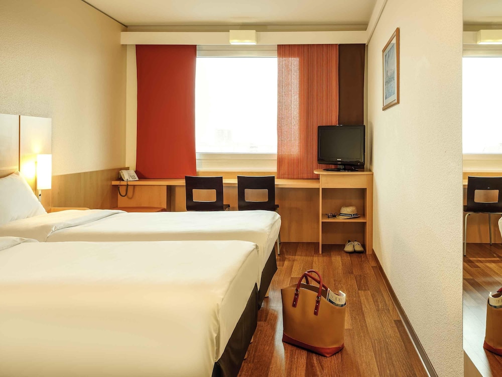 Standard, Twin Beds