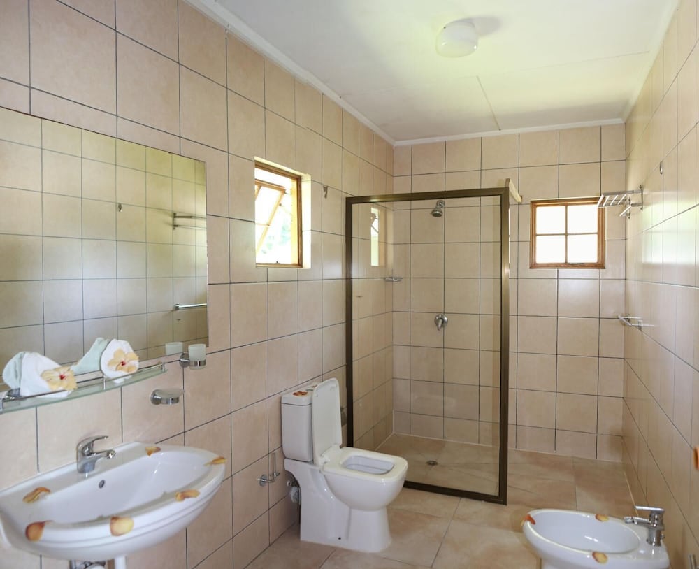 Le Surmer Self Catering Chalets 16/17