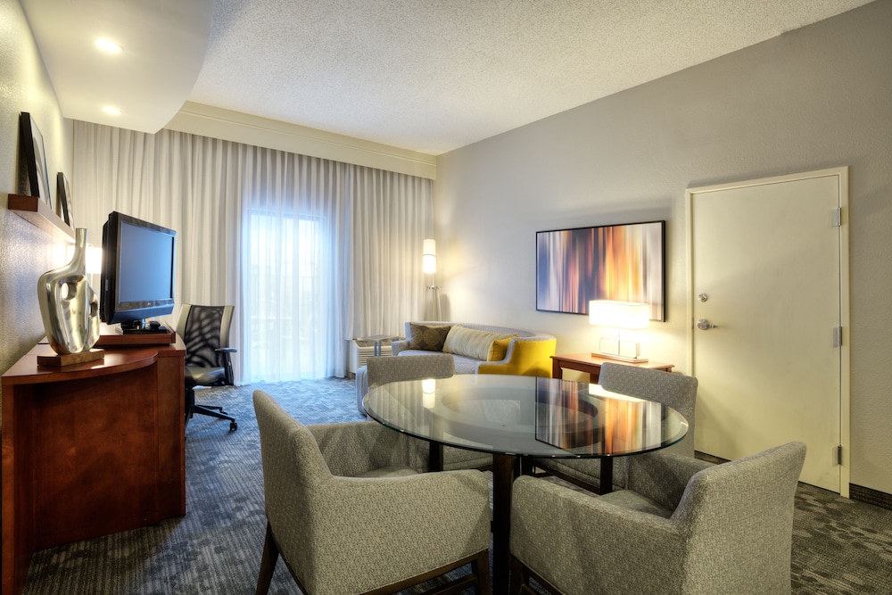 Courtyard By Marriott Mcallen Airport 25/37