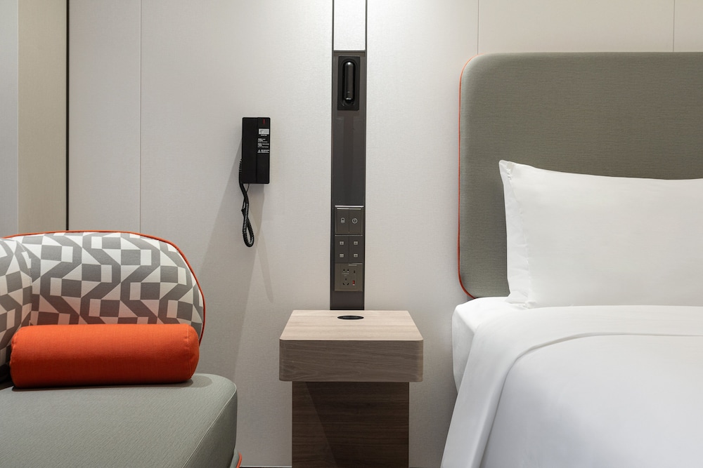 Holiday Inn Express Shanghai Gumei 27/56