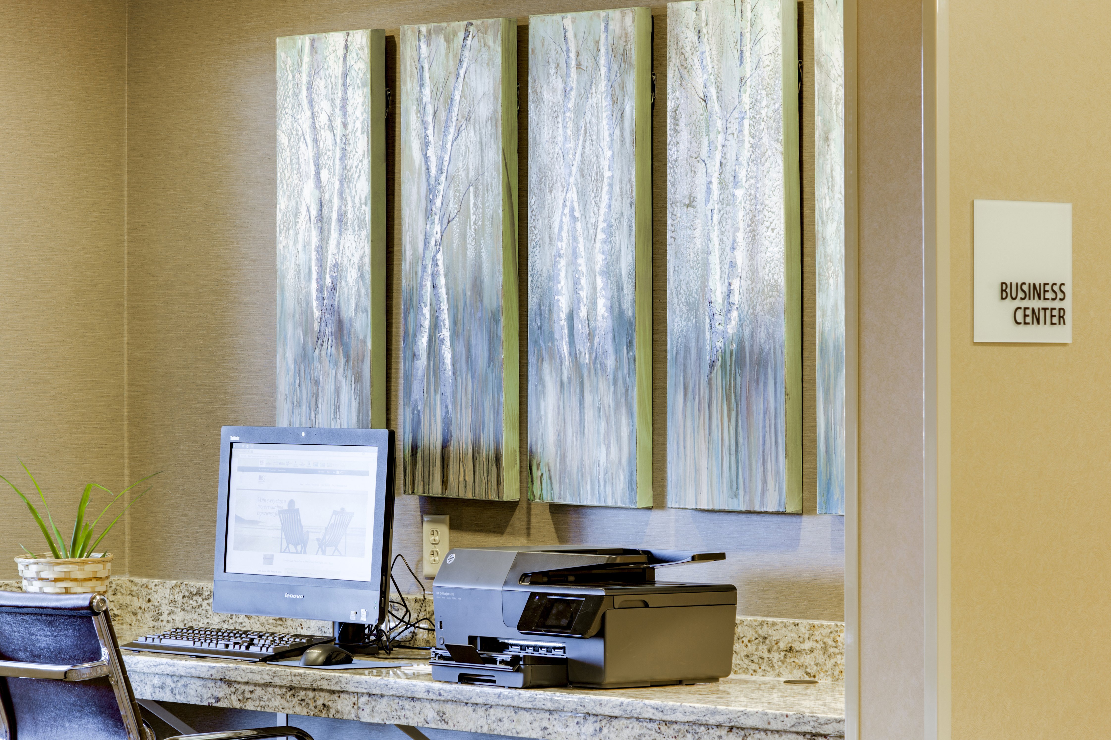 Holiday Inn Express Suites Nevada 60/66