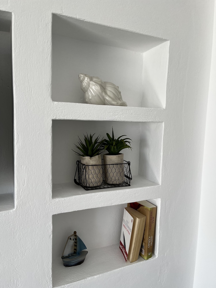 Elea Milos (ex Antonis Rooms) 12/45