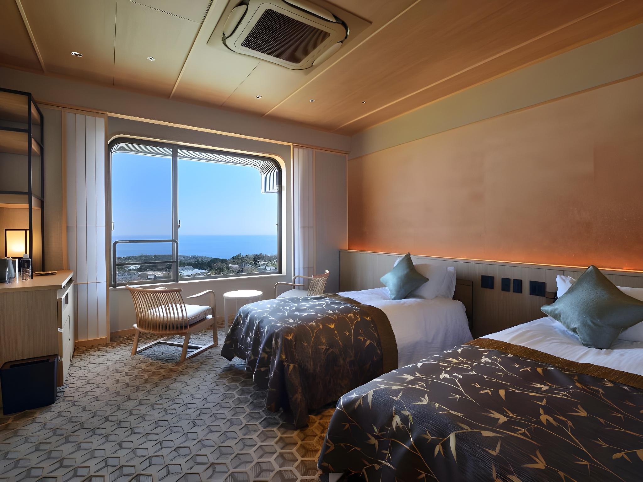 Universal, Twin Beds, Private Bathroom