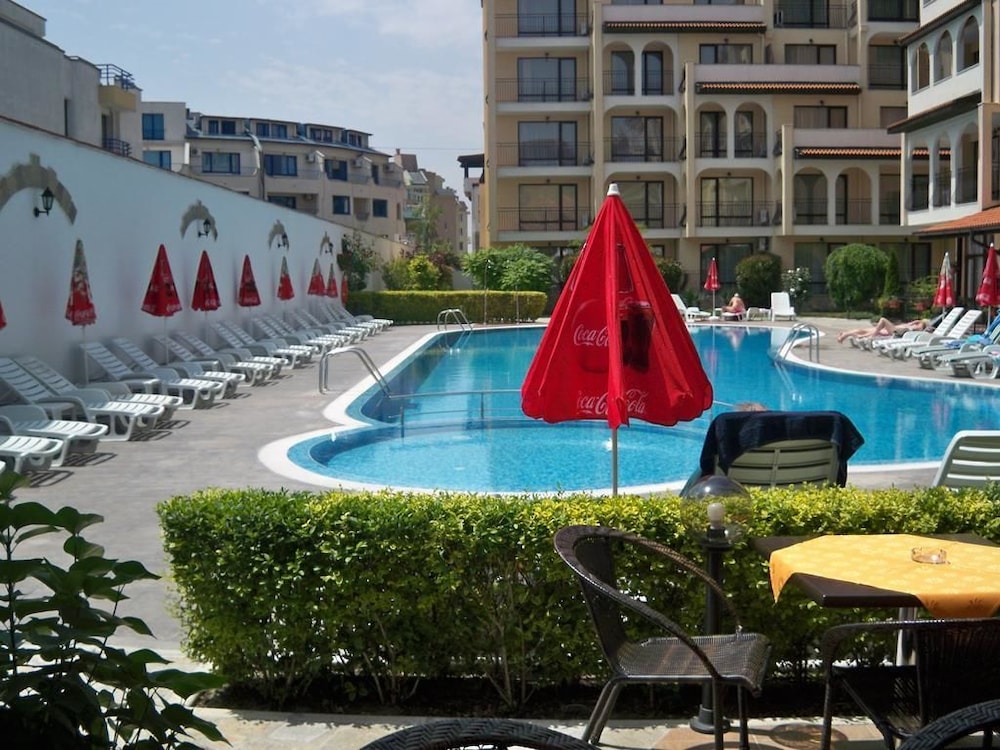 Aparthotel Rose Village 57/65