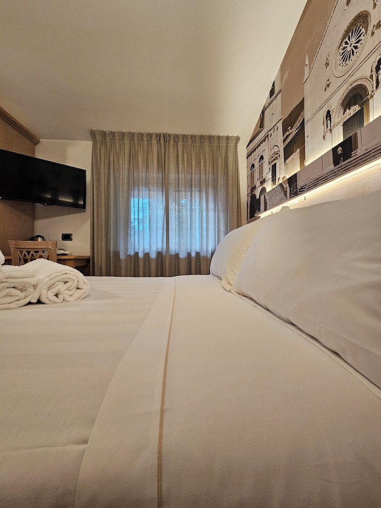 Hotel Cladan 24/63