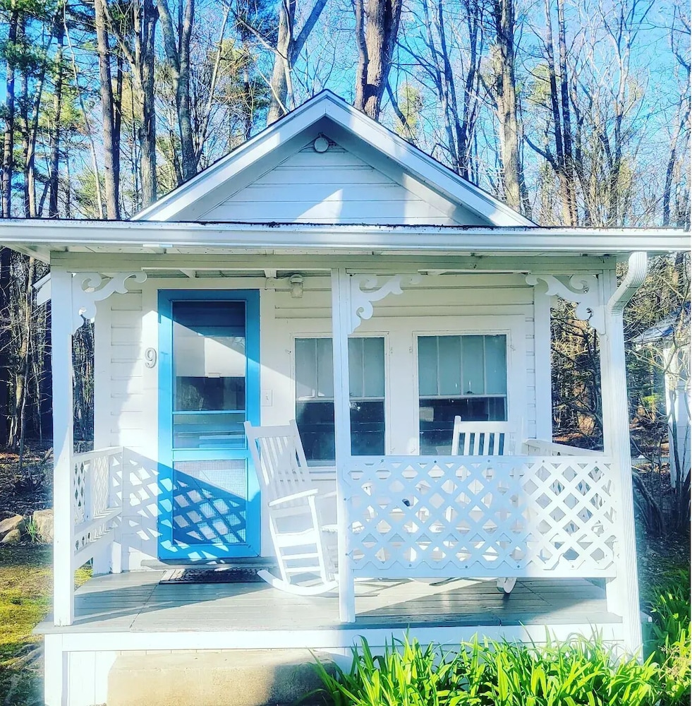 2 River Road Inn & Cottages 1/50