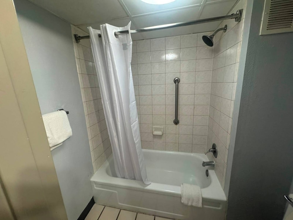 Express Inn Suites 57/58