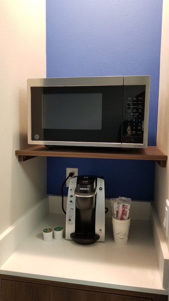 Holiday Inn Express And Suites Lake Forest 53/55