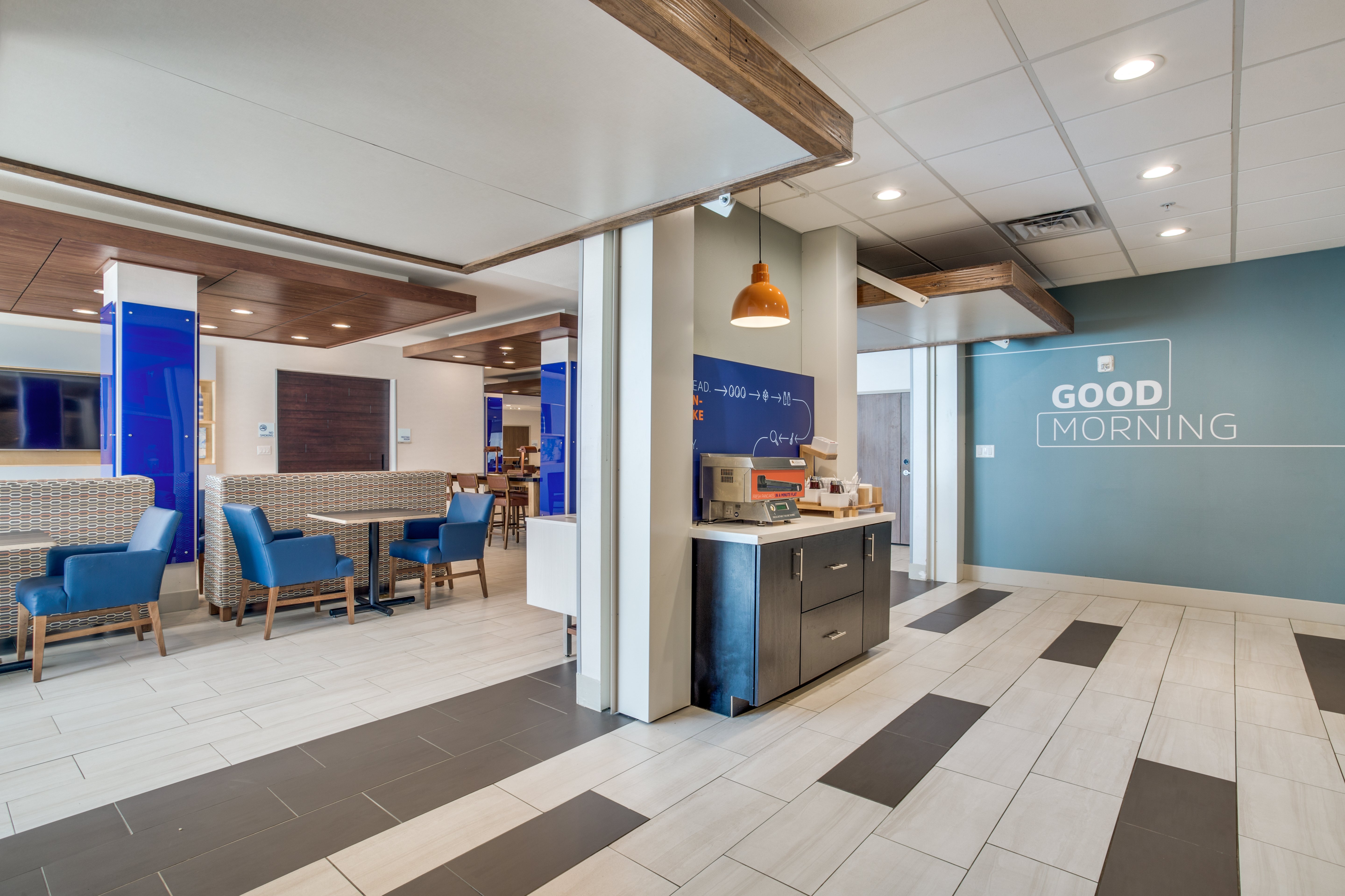 Holiday Inn Express and Suites Denton South 20/71