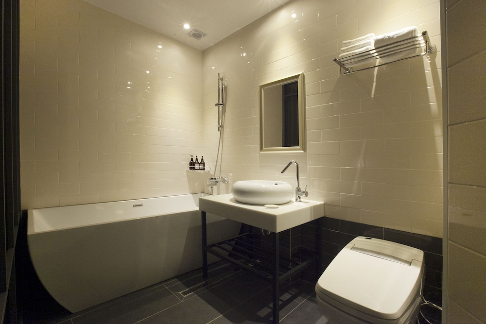 Brown Dot Hotel 35/39