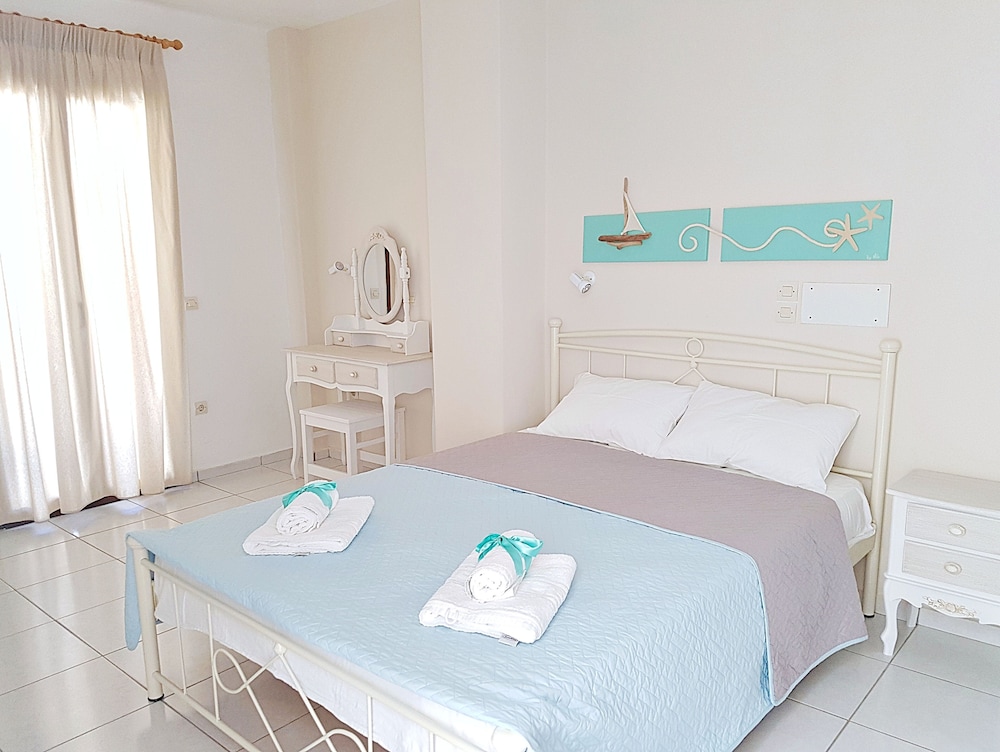 Petros Studios and Suites 39/81