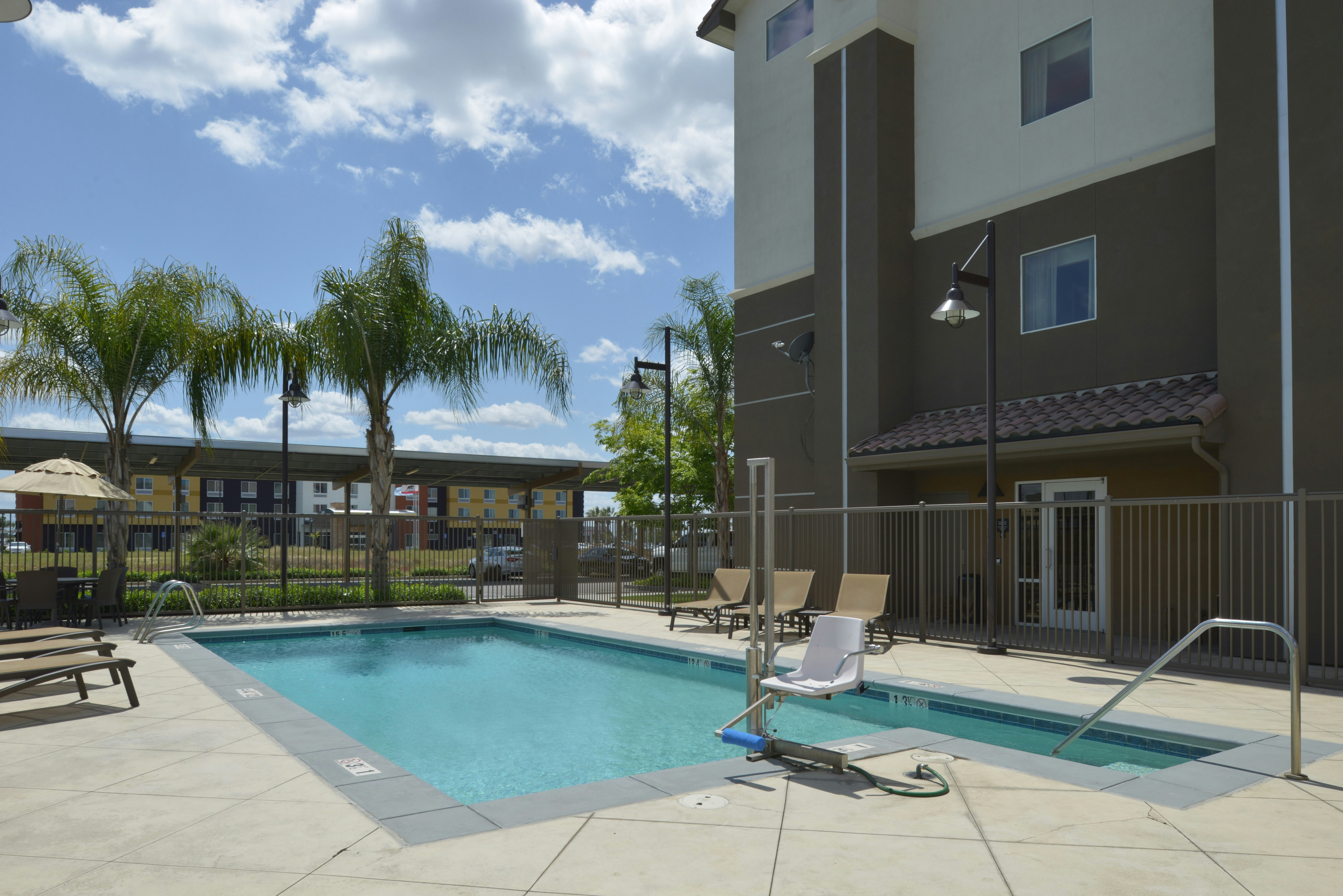 Hampton Inn & Suites Bakersfield North-Airport 62/62