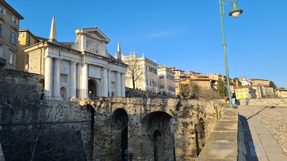 Hotel Piazza Vecchia 71/74