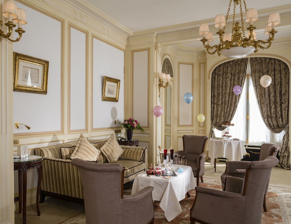 HOTEL RAPHAEL 48/80