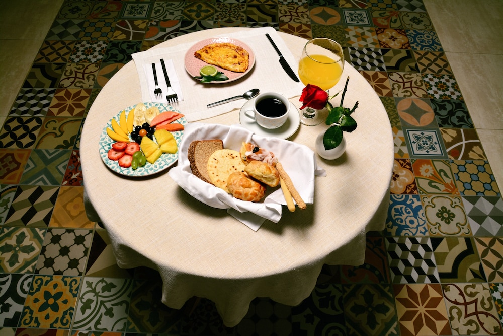 LECLERC HOTEL BOUTIQUE 39/70