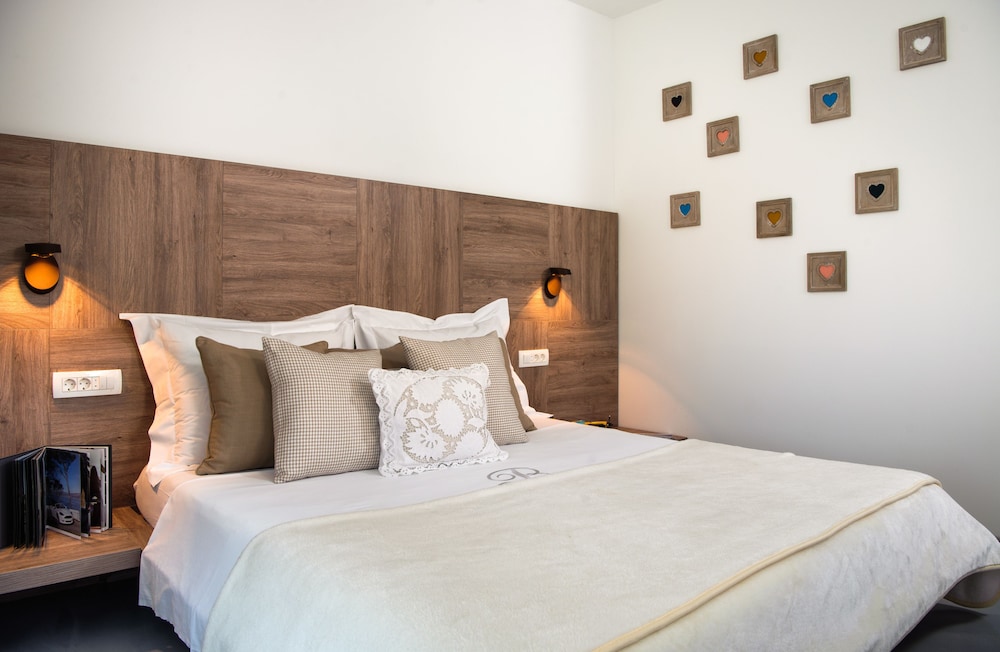 Boban Luxury Suites 28/80