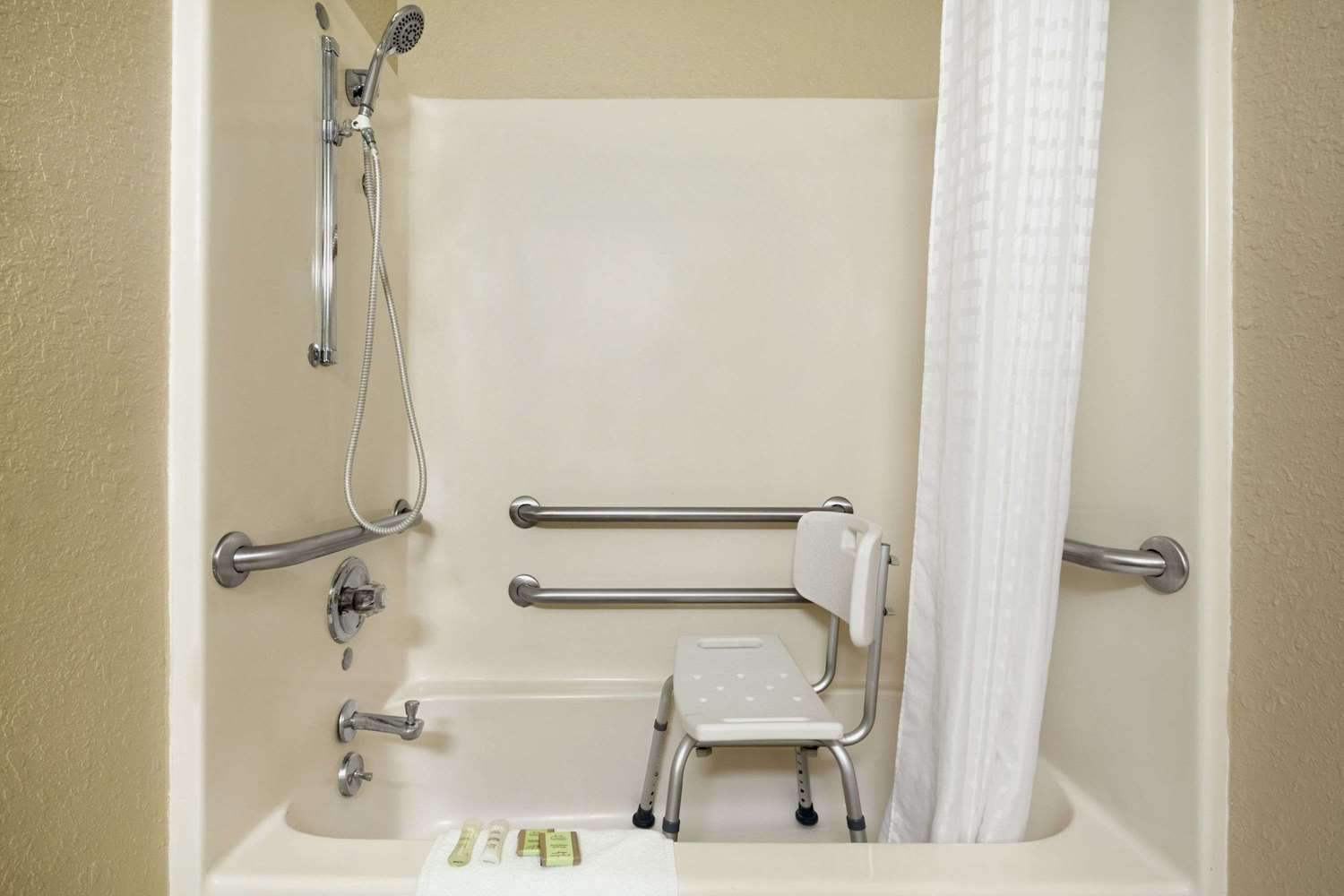 Super 8 by Wyndham Fairview Heights-St. Louis 25/25