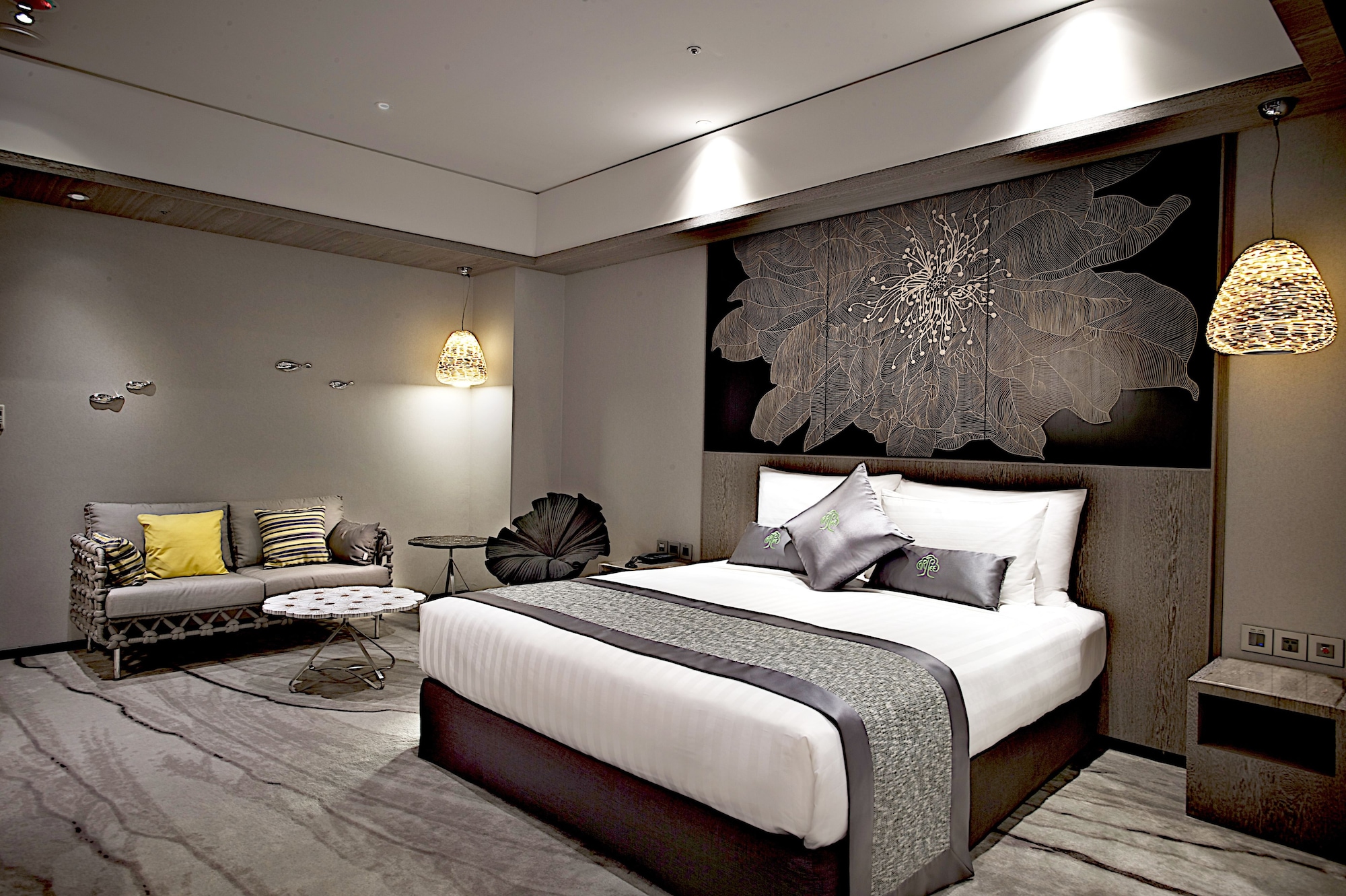 DELUXE, DOUBLE BED