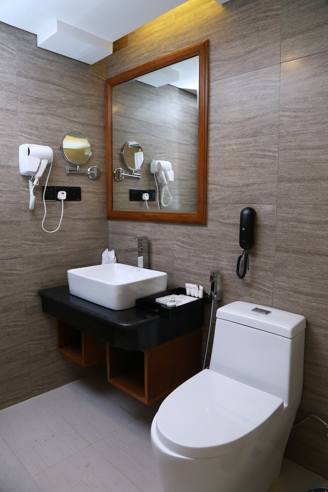 MARINO ROYAL HOTEL 63/63