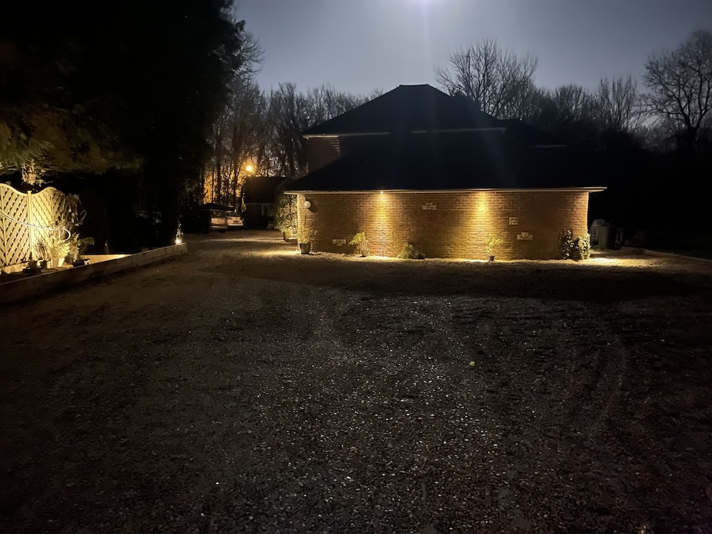 Da Vinci Guest House Gatwick 45/56