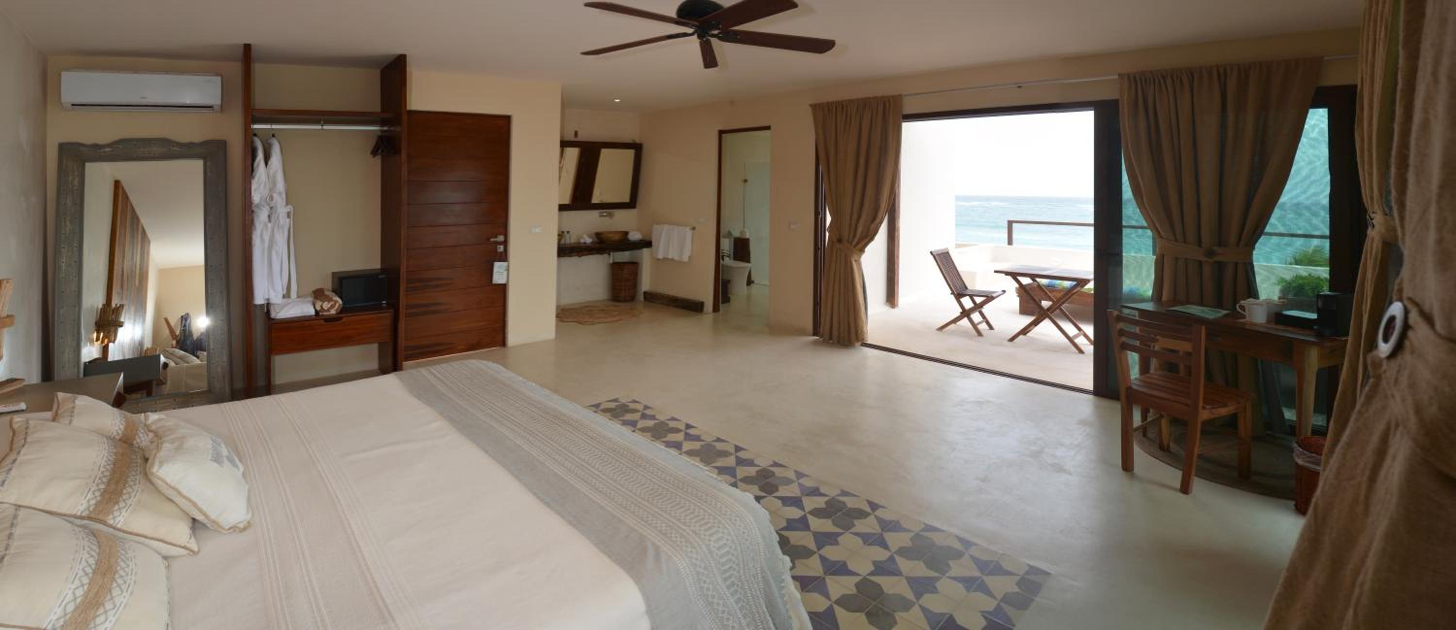 PENTHOUSE SUITE, OCEAN FRONT