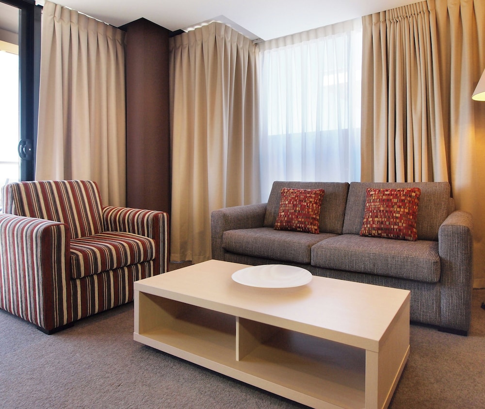 Oaks Adelaide Horizons Suites 53/70