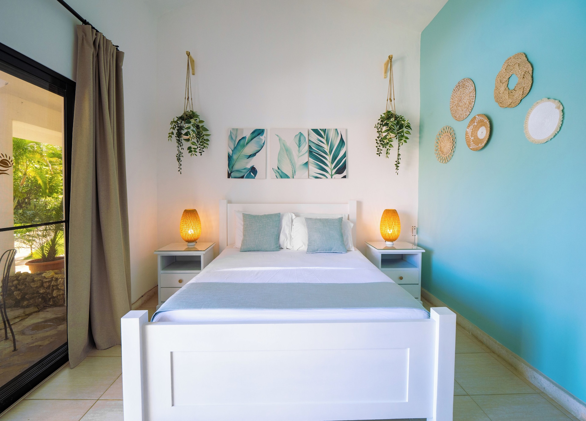 Room, Queen Bed, Pool Side, Sofa