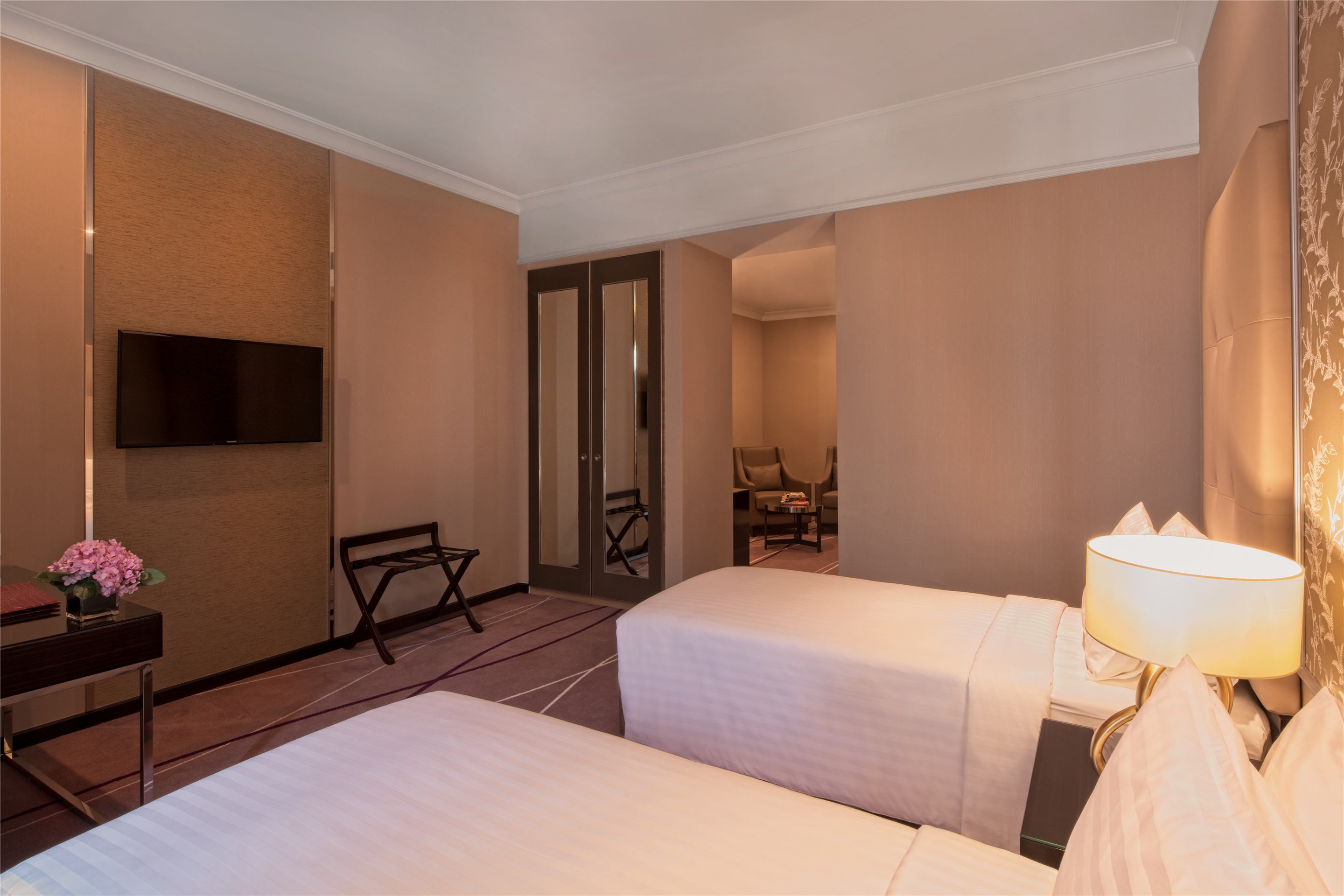 DELUXE, SUITE