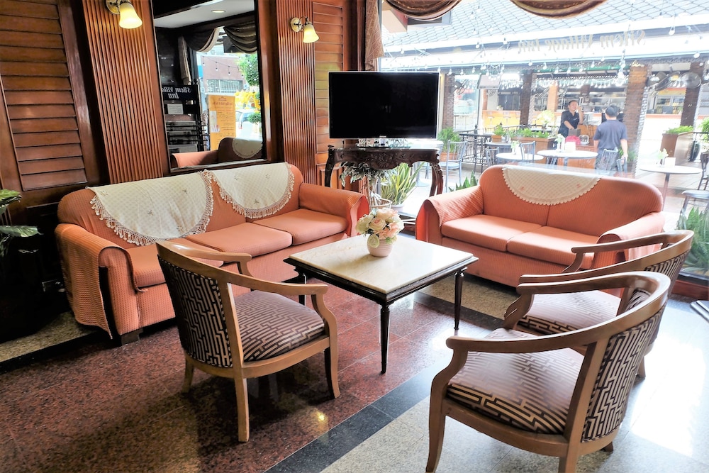 Silom Village Inn 25/32