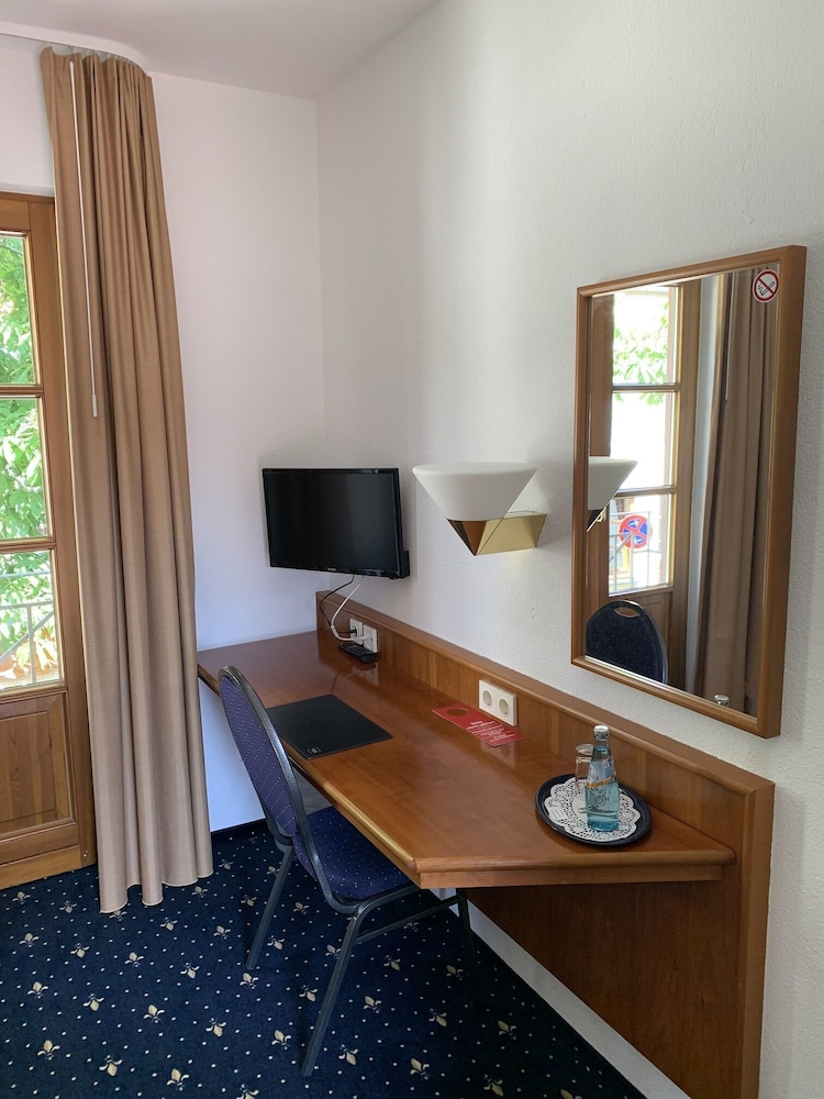 Hotel Erlenbacherhof 30/38
