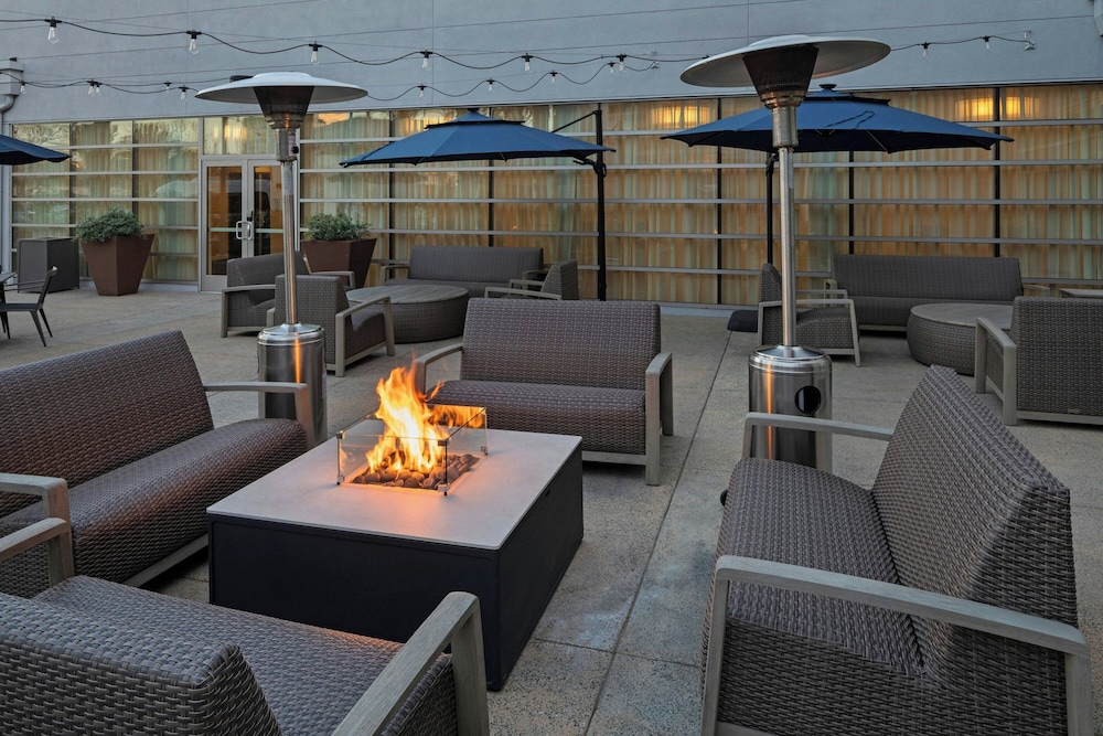 Courtyard Long Beach Airport 39/61