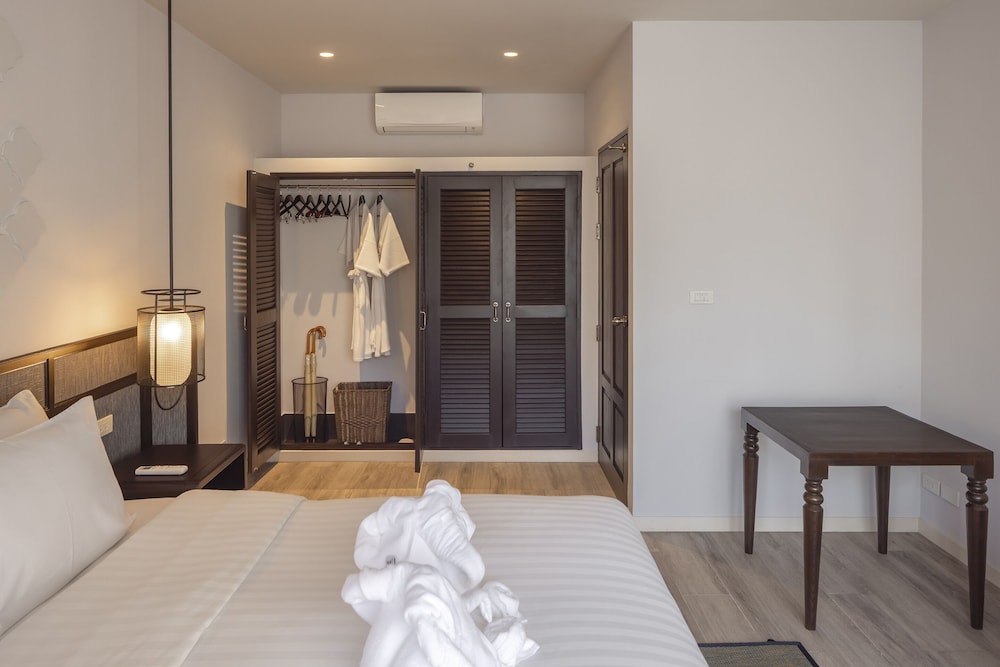 Royal Embassy Resort 21/65