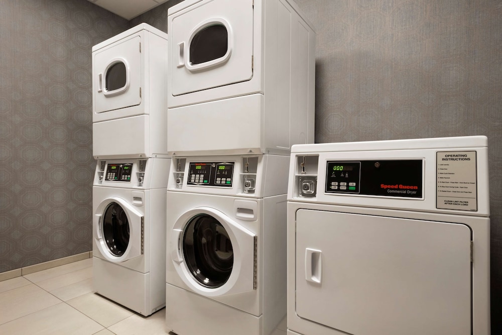 Hilton Garden Inn Milwaukee Brookfield Conference Center 16/60