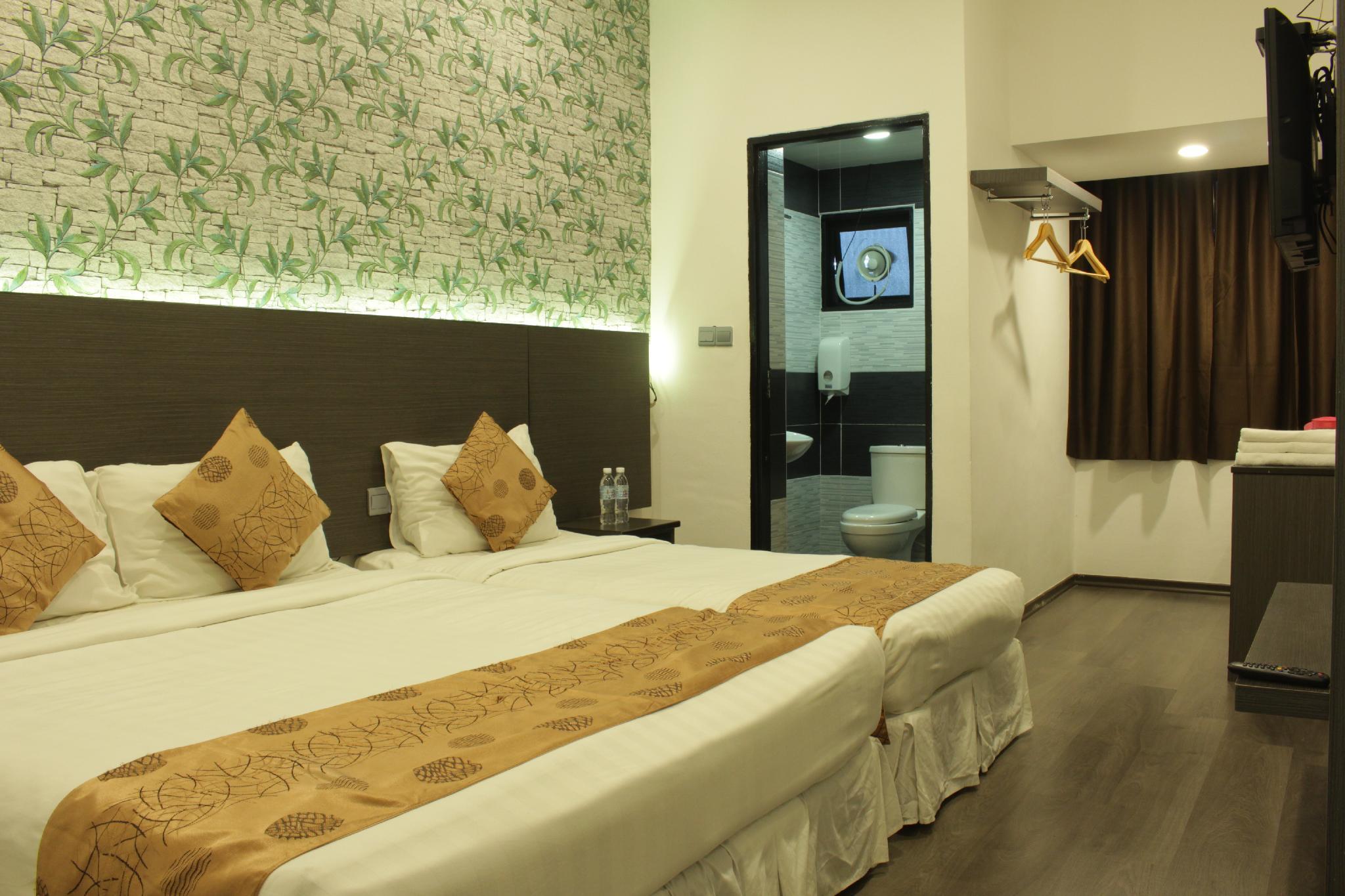 Deluxe, Triple, 1 Queen and 1 Single Bed
