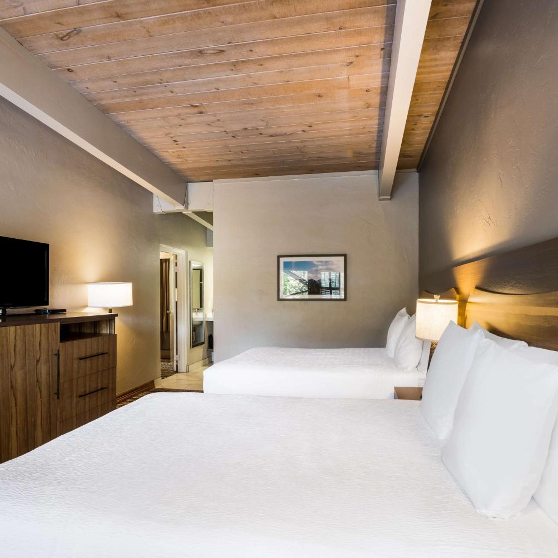 Suite, 3 Queen Beds, Queen Bed