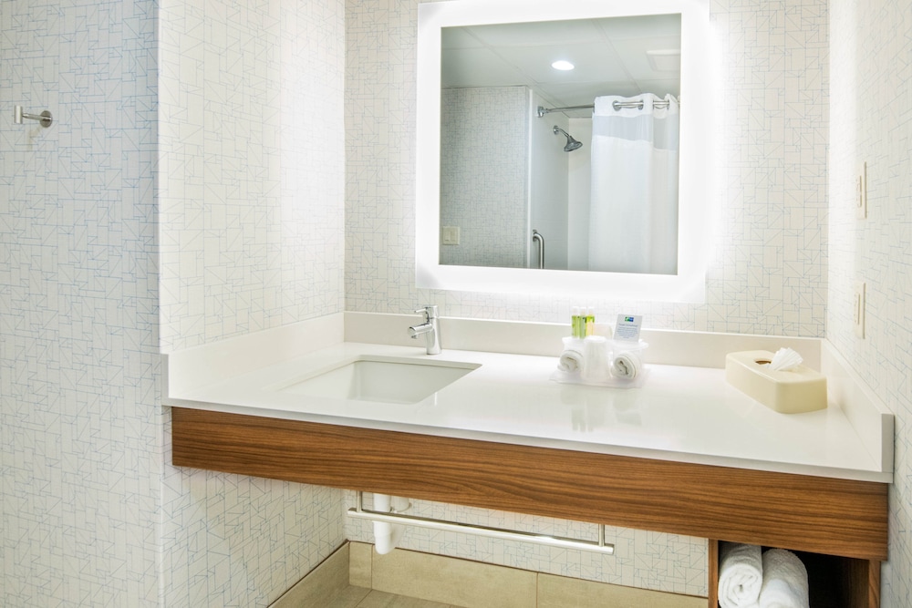 Holiday Inn Express Woodbridge 23/64